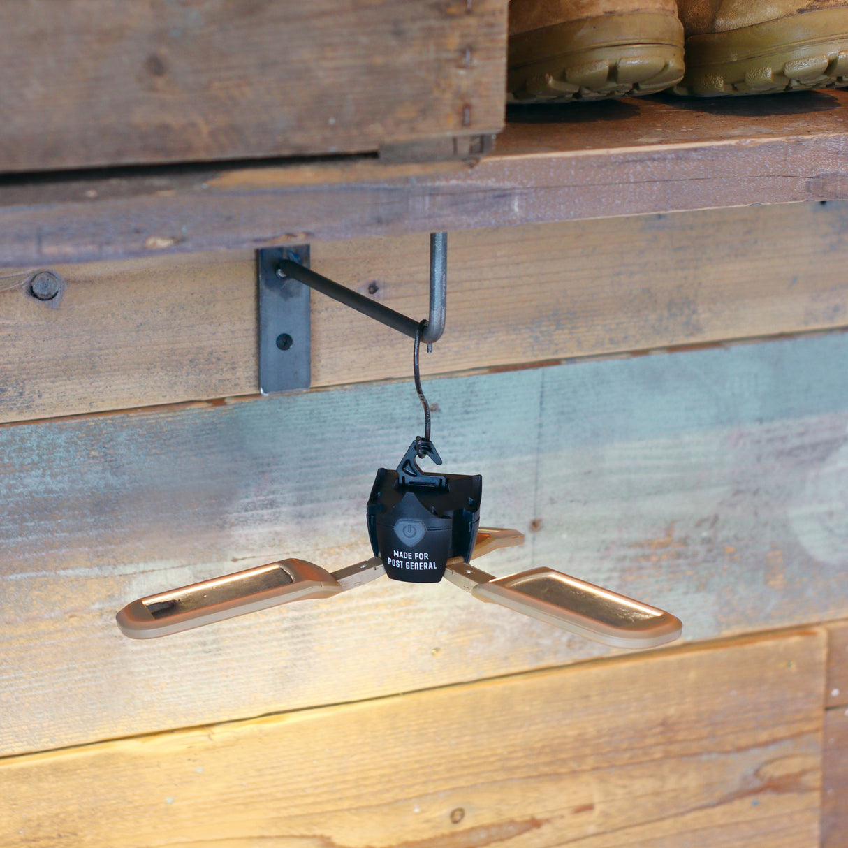 Post General Tri-Panel Solar Light 太陽能營燈