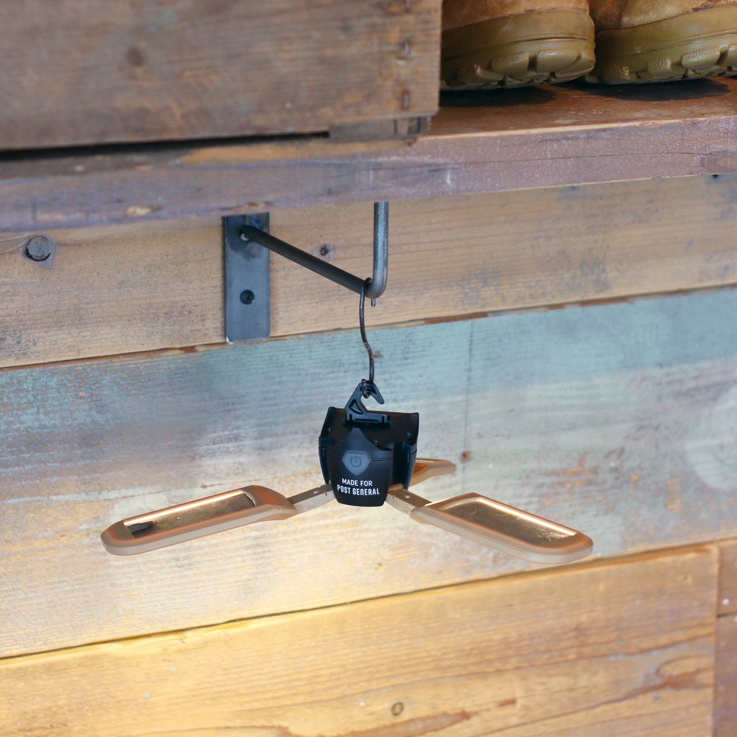 Post General Tri-Panel Solar Light 太陽能營燈